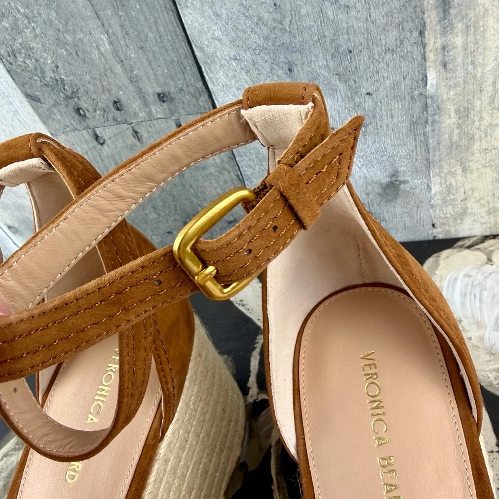 NIB Veronica Beard Gianna Suede Platform Wedge Sandals in Caramel Brown Size 9.